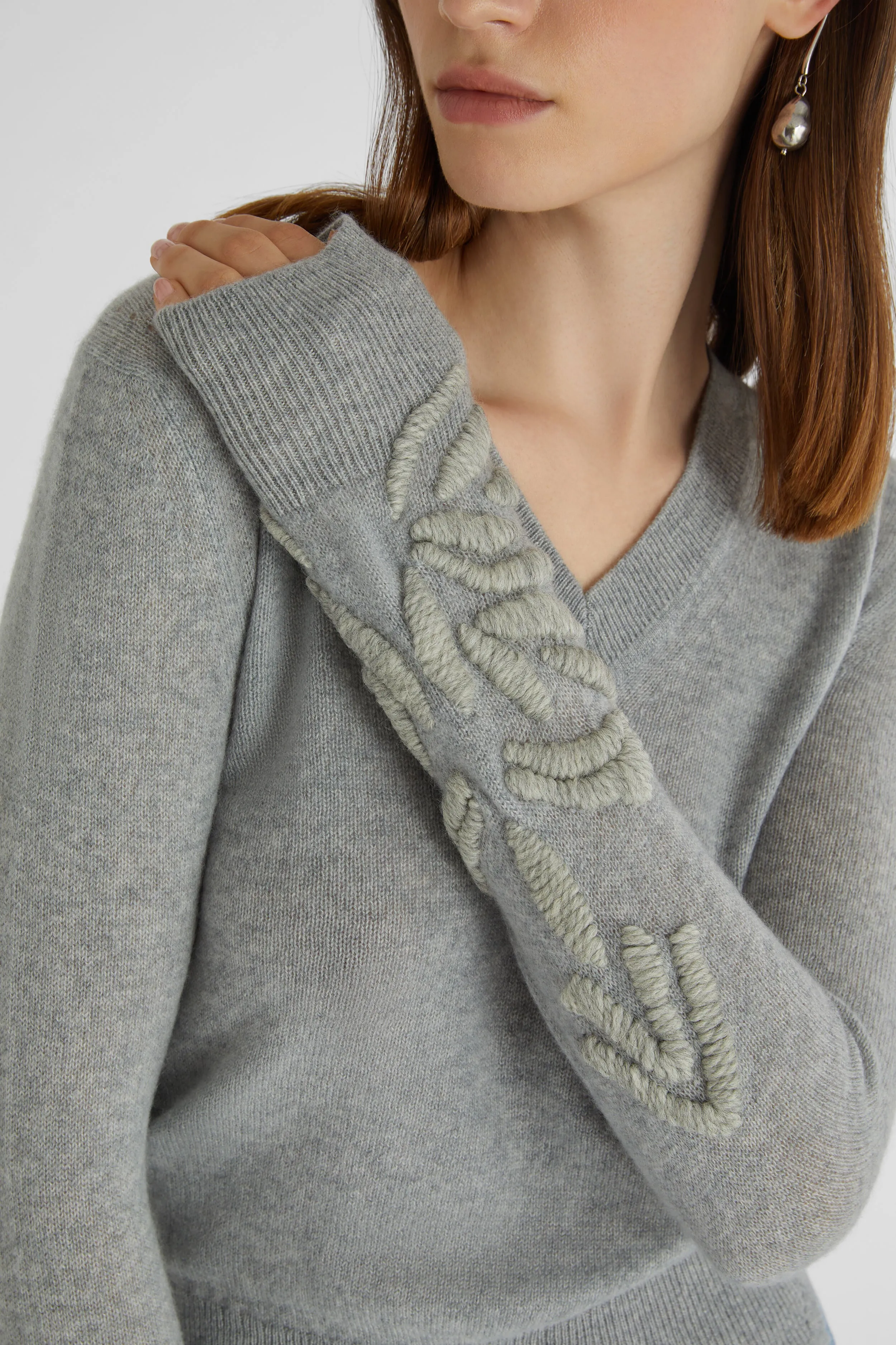 Gray pure cashmere sweater with handmade floral embroidery